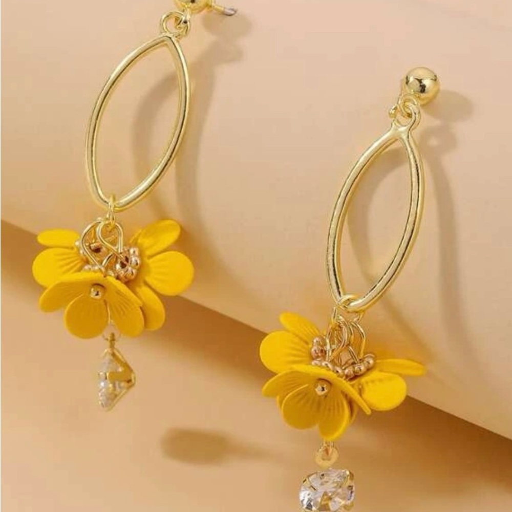 Flower decor drop earrings